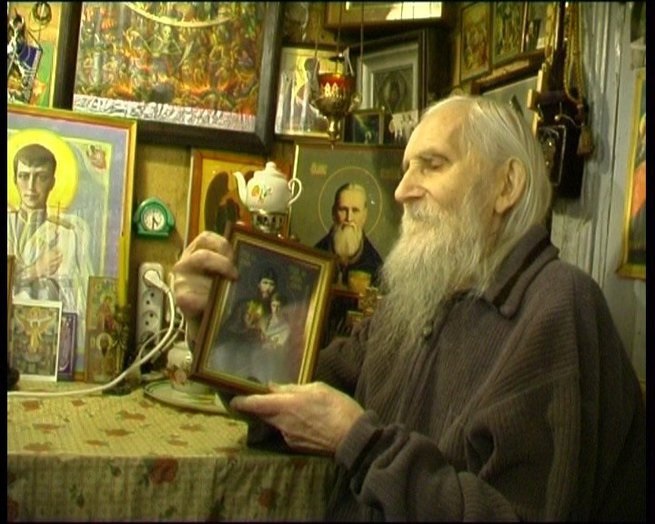 О Николай Гурьянов с иконой