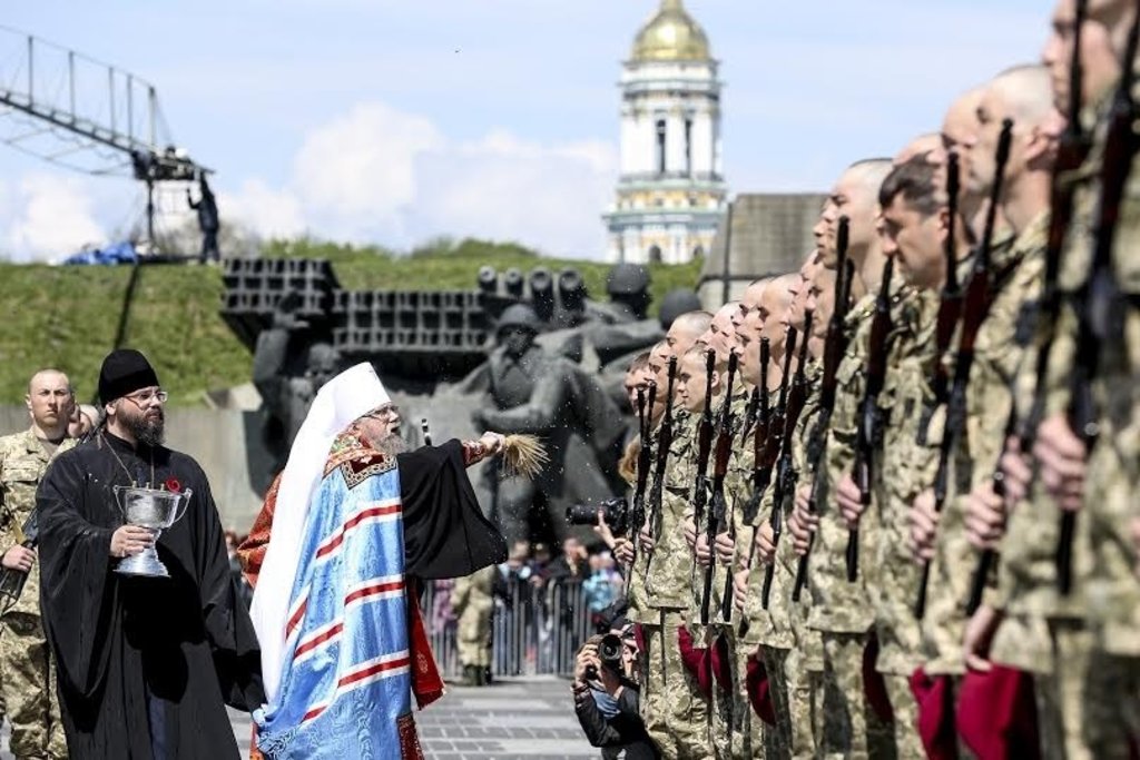 Августин благословляет