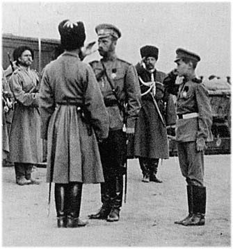 Государь с Цесаревичем на фронте. 1916г.